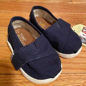 Toms navy blue brand new with tags size 4